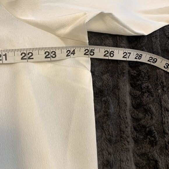 Liz Claiborne Ivory Shorter Boxy Style Women's Top Size XL NWOT - Picture 5 of 8